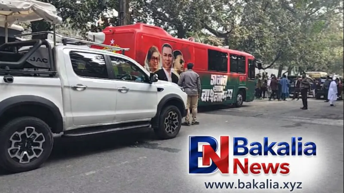 বাবার কবরের পথে তারেক রহমান, সাভারে লাখো মানুষের ঢল