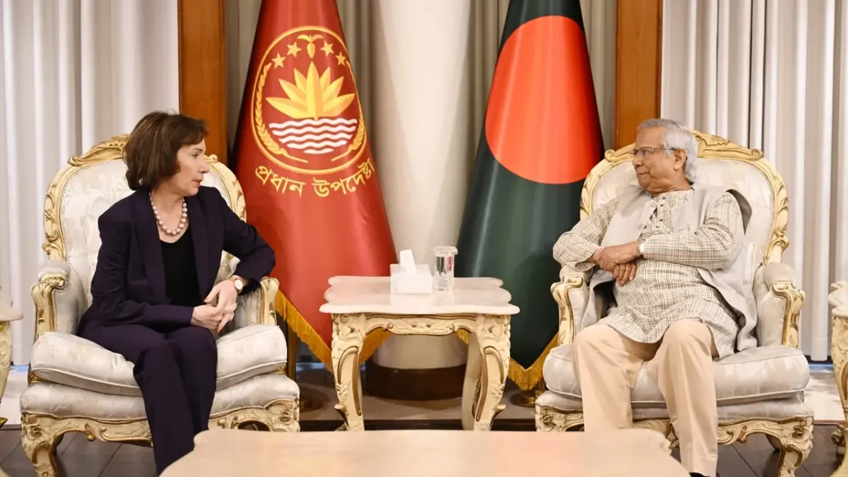 নির্বাচনে শান্তি বিঘ্নিত করলে কঠোর জবাব: ড. ইউনূসের হুঁশিয়ারি