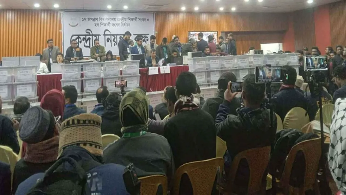 জকসু ফল: ভিপি পদে মাত্র ৬ ভোটের ব্যবধান, ৮ কেন্দ্রে এগিয়ে শিবির